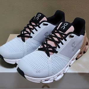 On Cloudflyer, women's 7.5 NWOT
